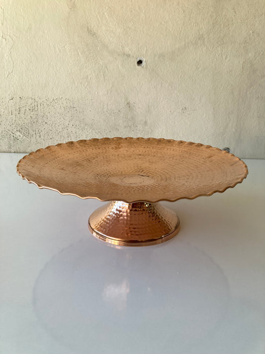 30 cm Ayaklı El Dövmesi Bakır Sunumluk – Şık Servis ve Dekor Tepsisi