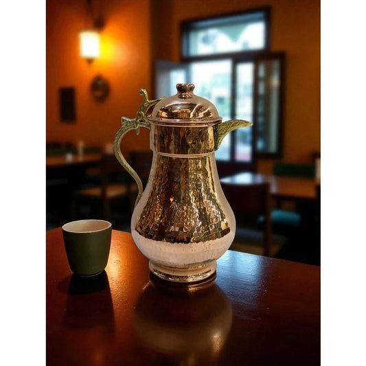 Bakır Dünyası - 2 Litre El Dövmesi Bakır Sürahi | Geleneksel Maraş Dövme Sanatı | Kapaklı Saf Bakır | Sağlıklı Sunum ve Dekorasyon