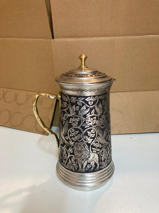 BAKIR DÜNYASI - El İşlemeli Aslan ve Kuş Desenli Bakır Sürahi – 2 Litre | Geleneksel El Yapımı Bakır Sürahi